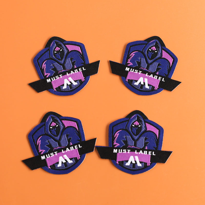 Неліктен тоқылған патчтар ұзаққа созылатын брендинг үшін таңдауға айналады?